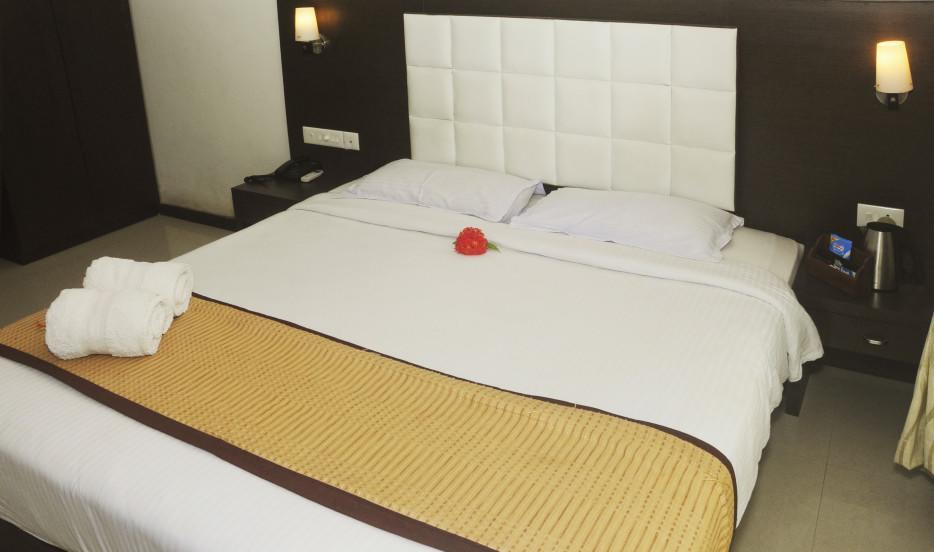 Leisure Vacations Gold Field Lake Resort, Кумараком Номер фото